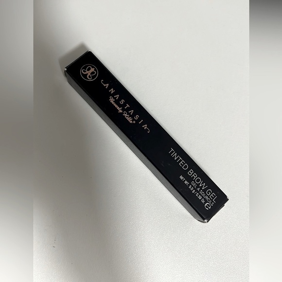 Anastasia Beverly Hills brow gel - Picture 1 of 3